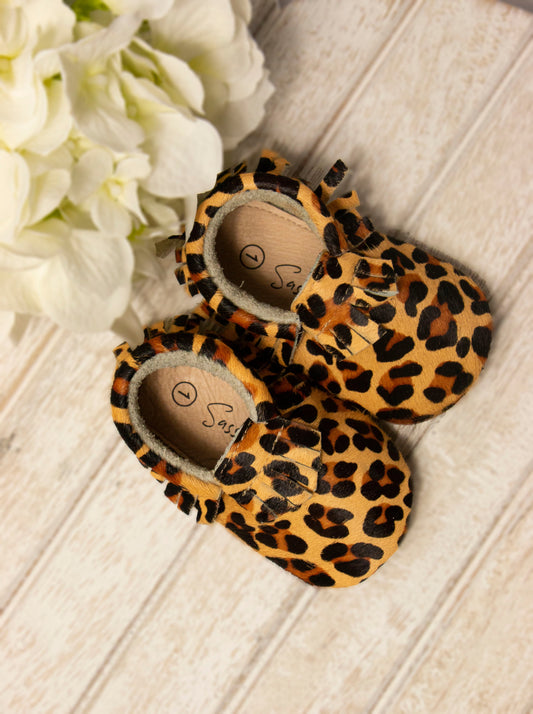 Sass+Me 'Wild' Fringe Moccasins