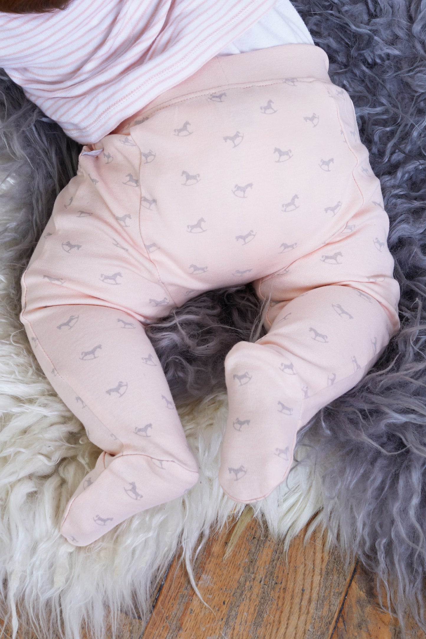 The Little Tailor Comfy Rocking Horse Print Pant - Pink