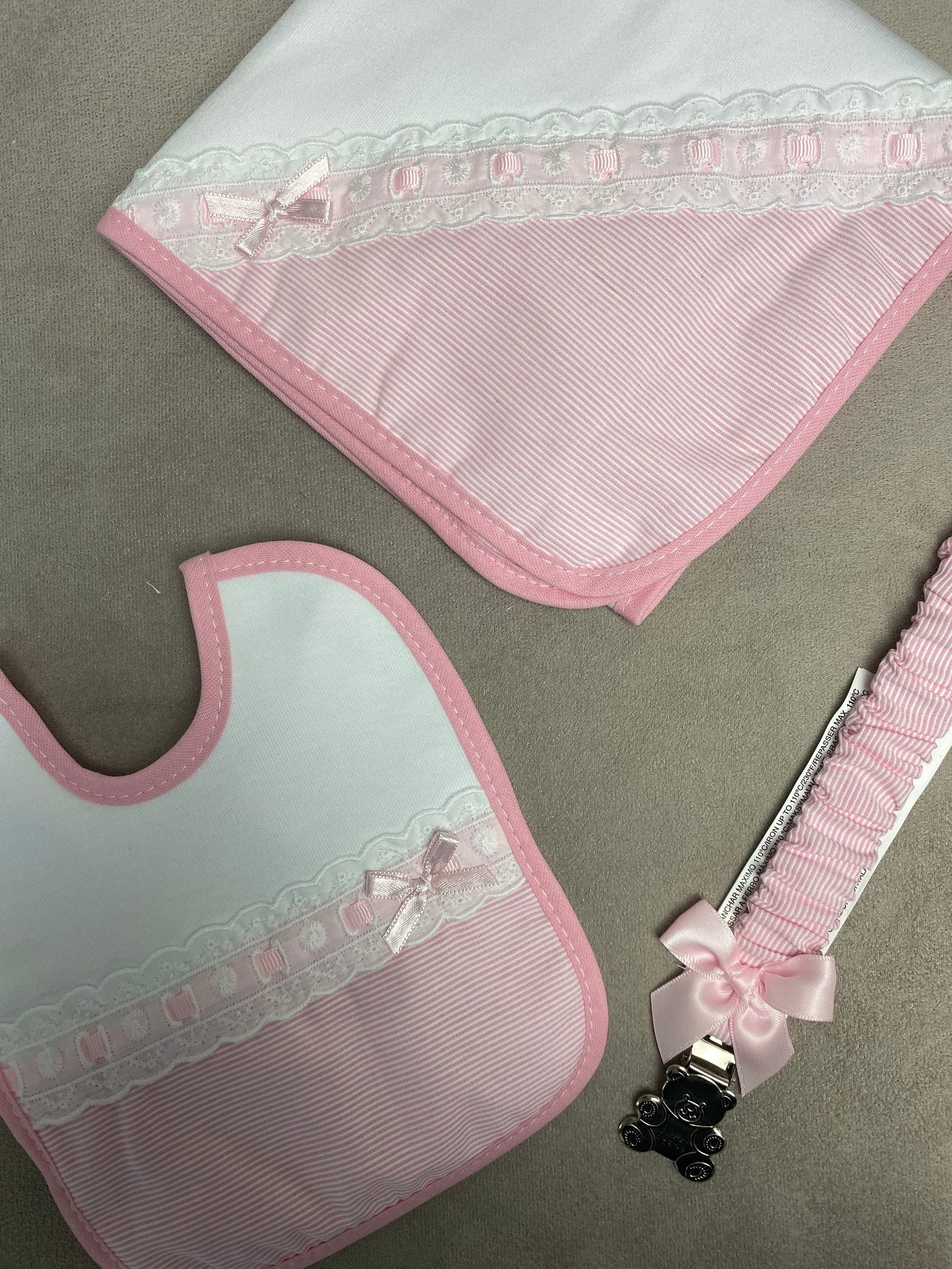 Sardon Dummy Clip, Shawl and Bib Gift Set – Pink & White