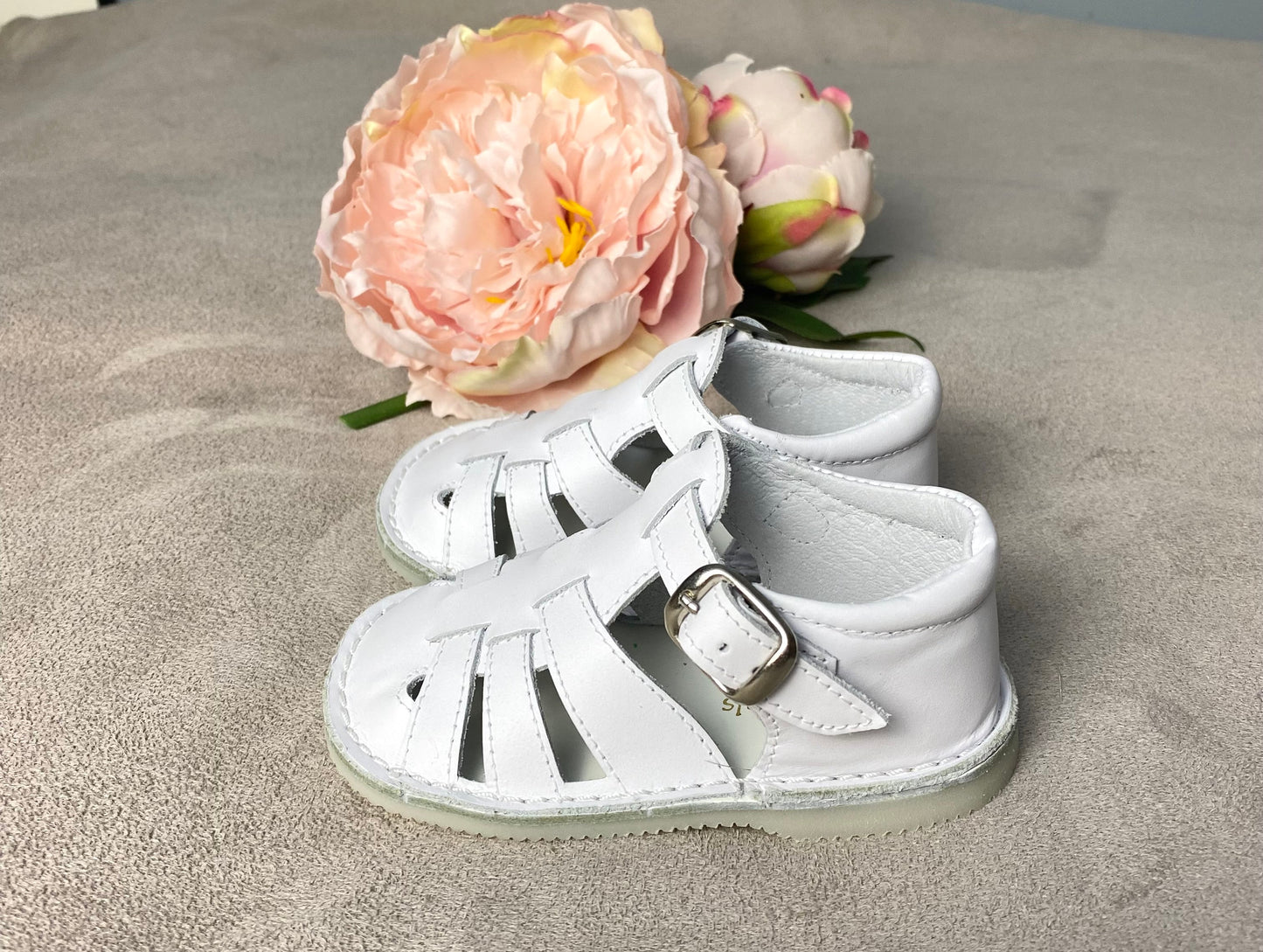 Pretty Originals White Leather Sandals