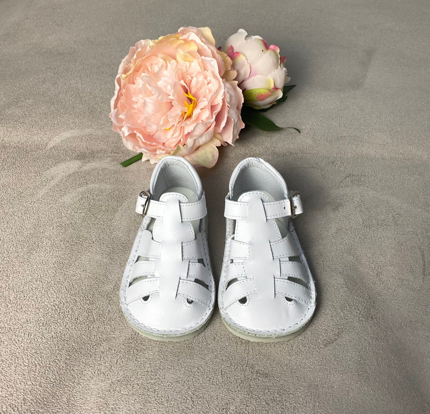 Pretty Originals White Leather Sandals