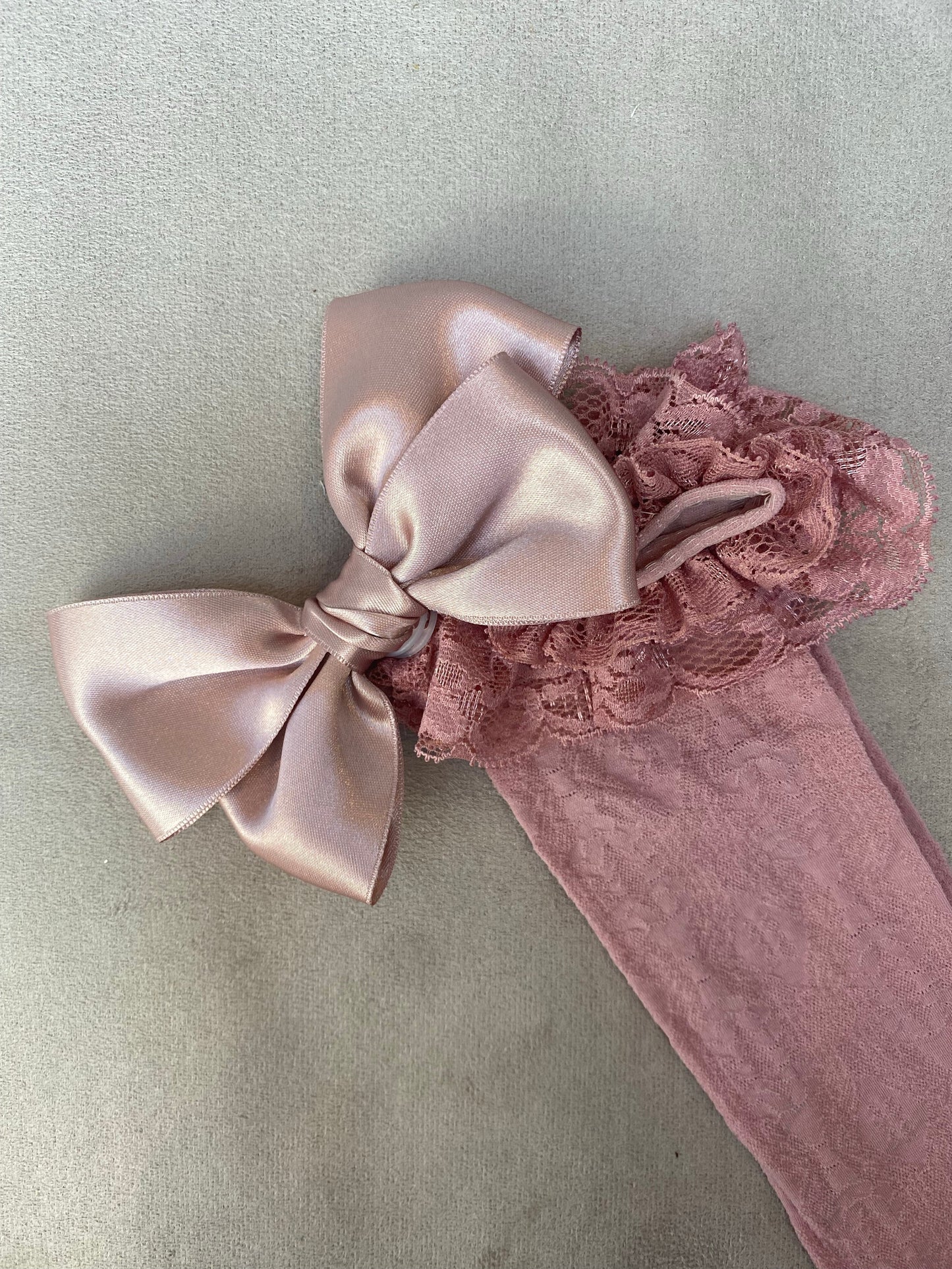 Meia Pata Dry Pink Lacy Kneesock With Double Satin Bow